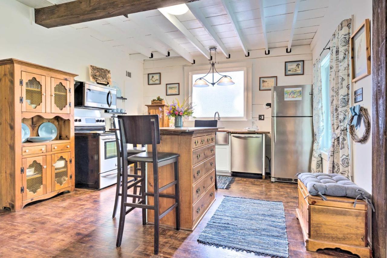 Historic Biloxi Bay Cottage With Beautiful View Ocean Springs Eksteriør billede