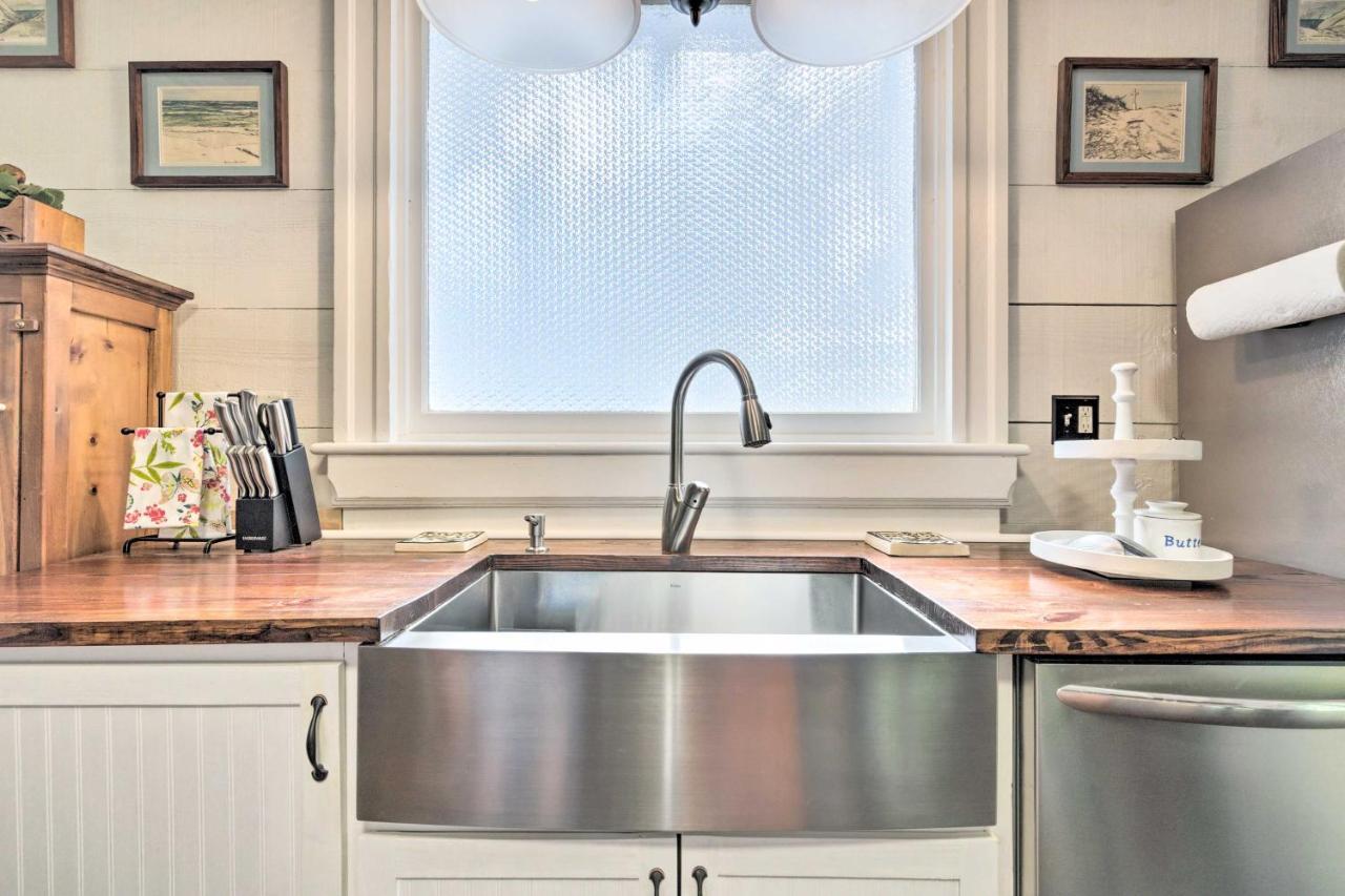 Historic Biloxi Bay Cottage With Beautiful View Ocean Springs Eksteriør billede